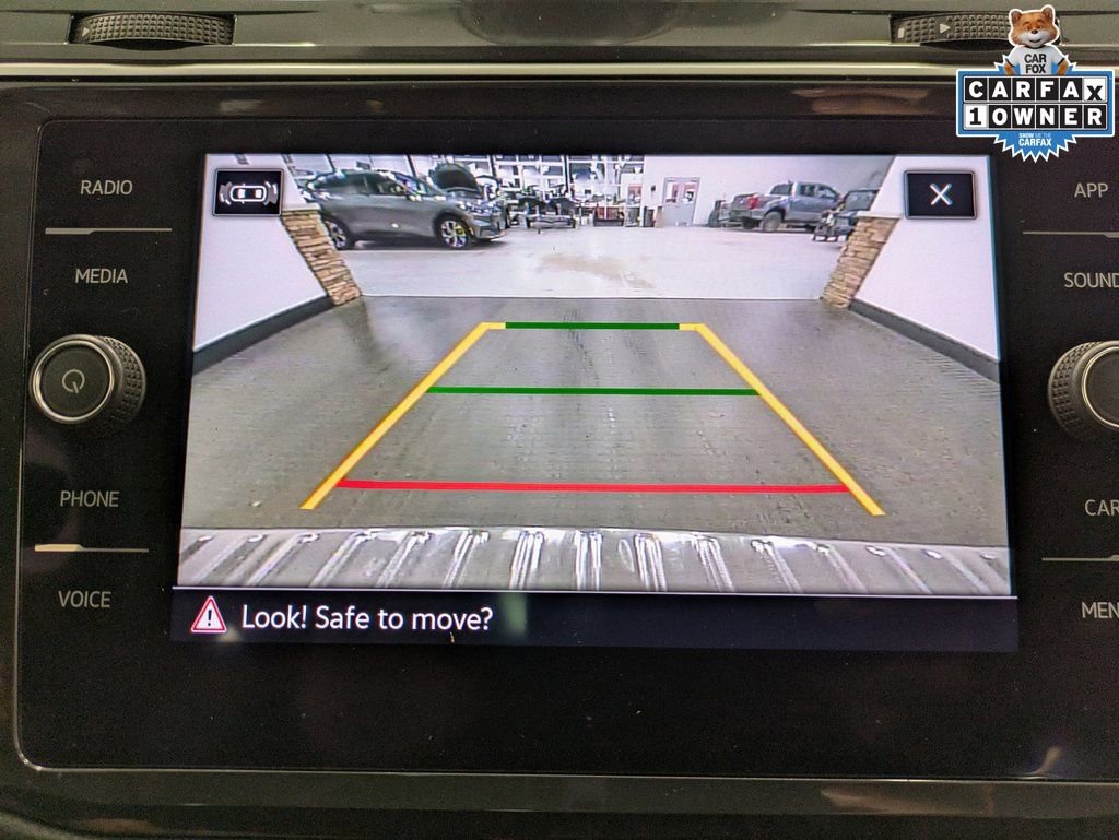 Used 2022 Volkswagen Tiguan SE w/ Panoramic Sunroof Package image 15