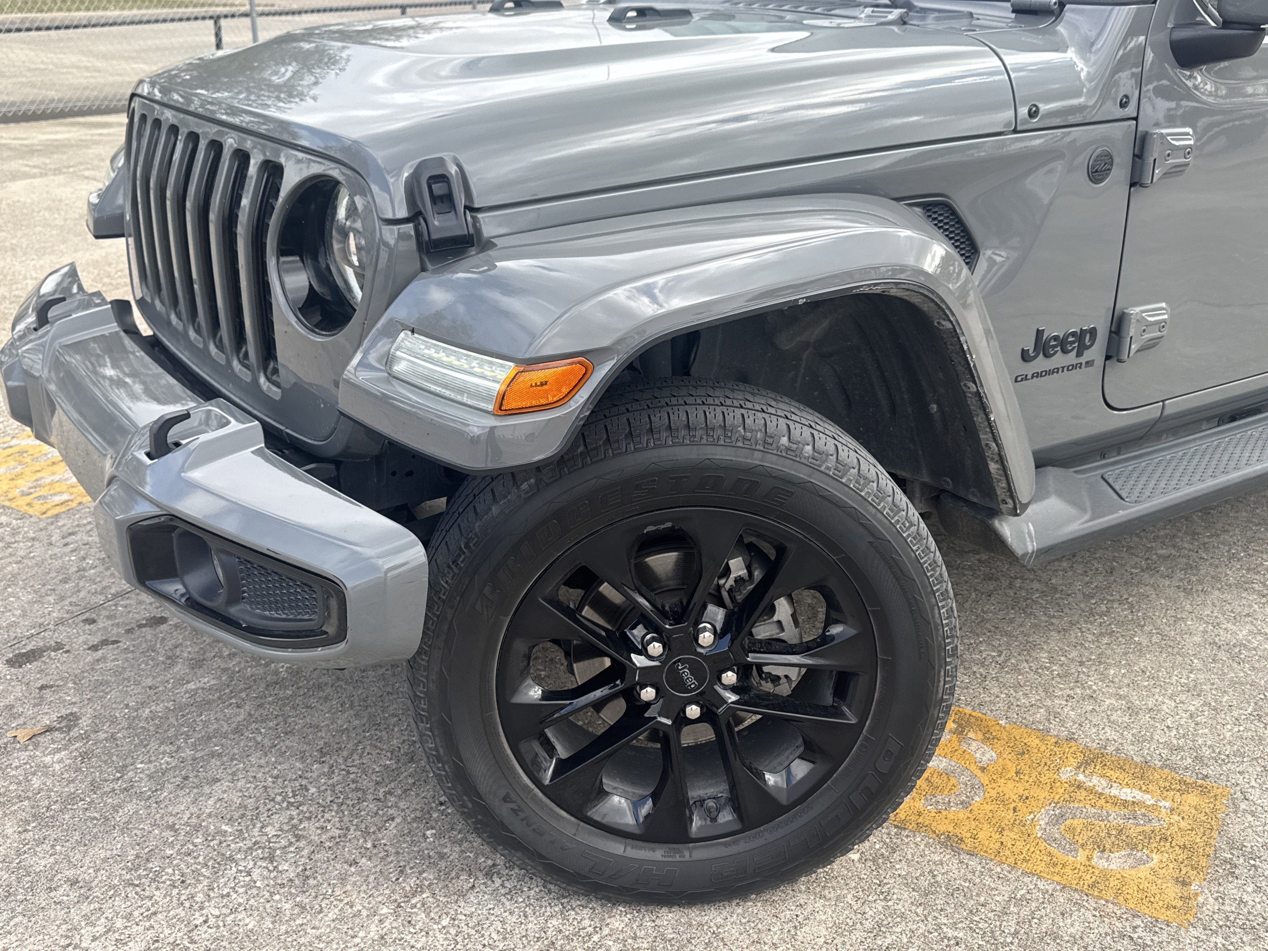 Used 2023 Jeep Gladiator Overland image 2