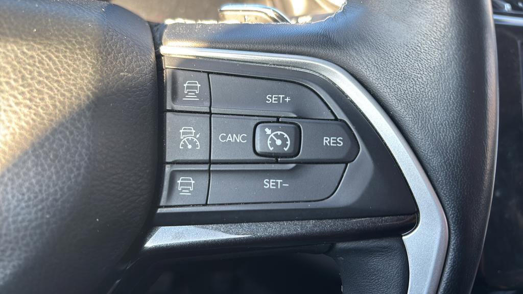 Used 2021 Jeep Grand Cherokee L Laredo w/ Luxury Tech Group I image 17