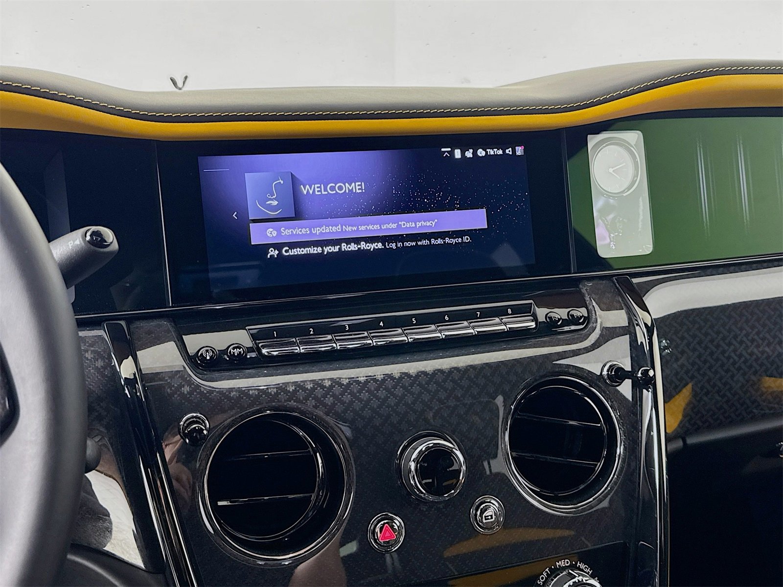 Used 2025 Rolls-Royce Cullinan Black Badge image 14