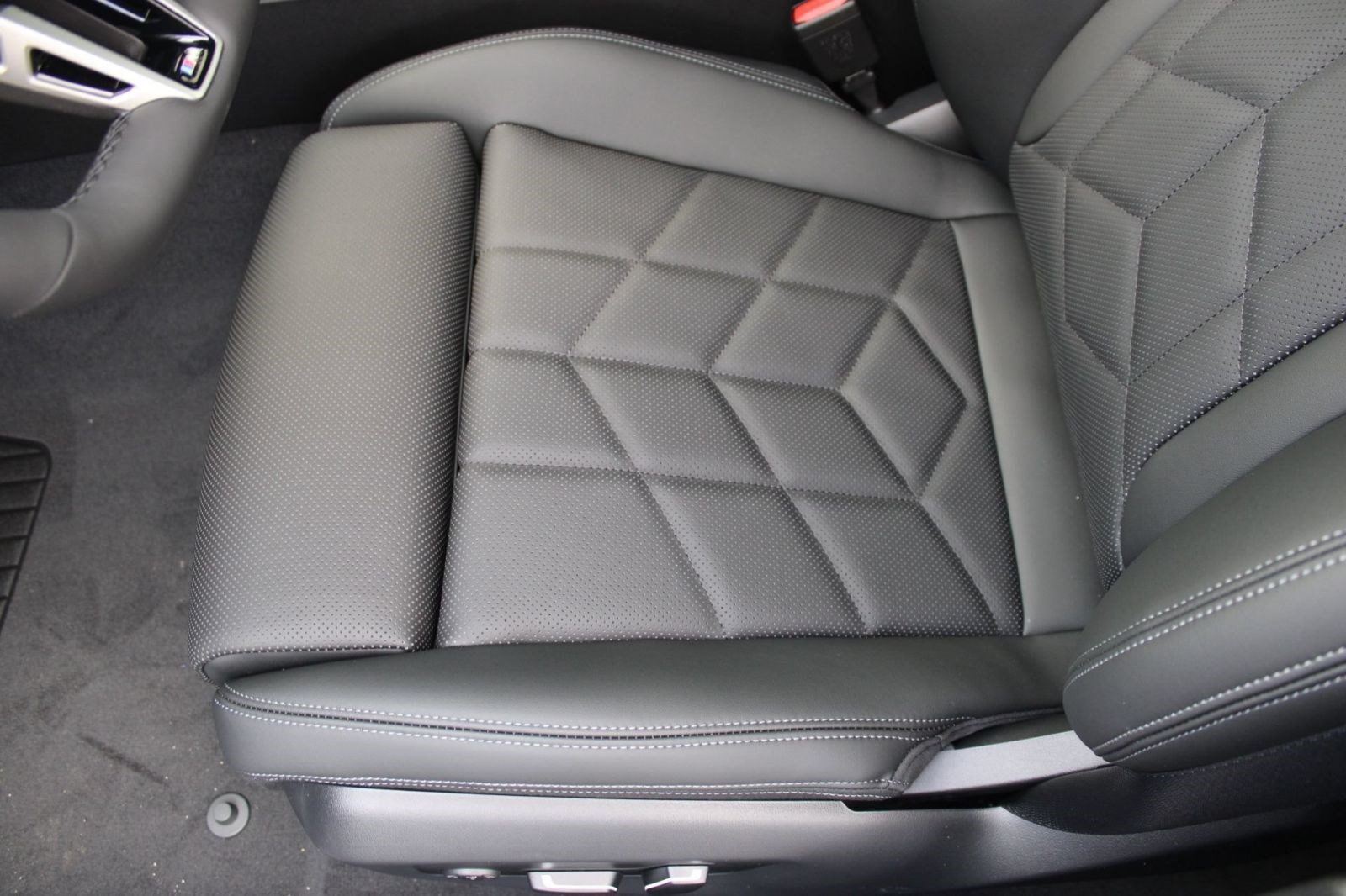 Used 2026 BMW 530i w/ M Sport Package RWD image 15