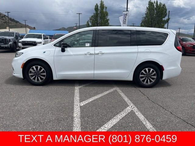 Used 2024 Chrysler Pacifica Limited FWD image 7