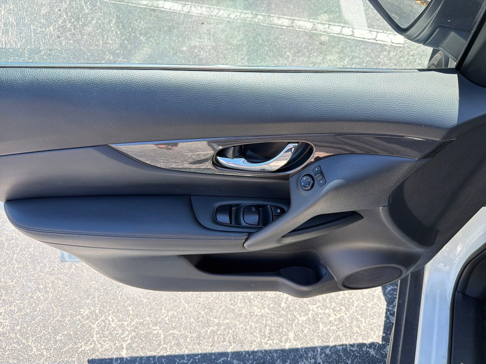 Used 2019 Nissan Rogue SV image 19