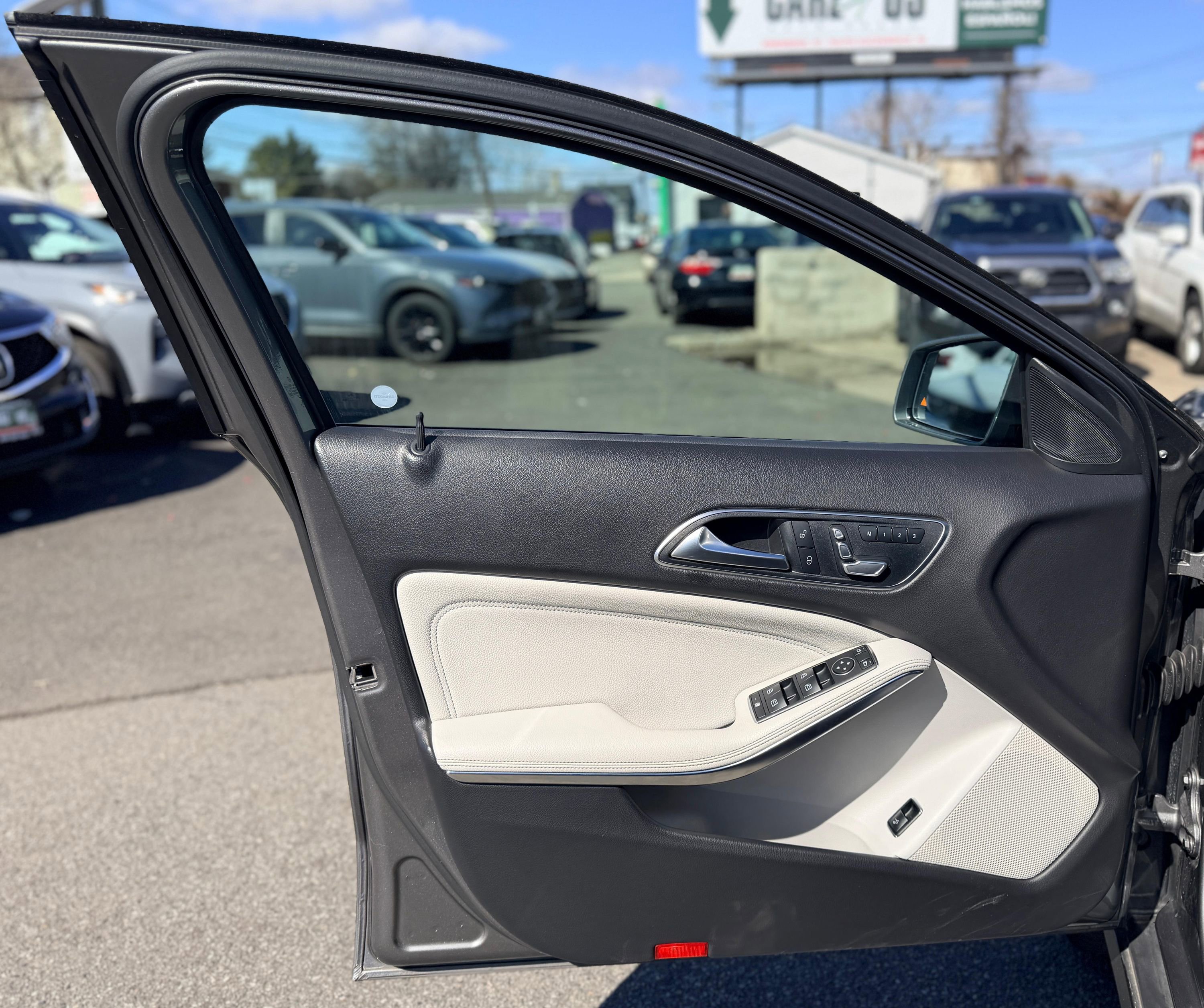 Used 2019 Mercedes-Benz GLA 250 4MATIC image 17