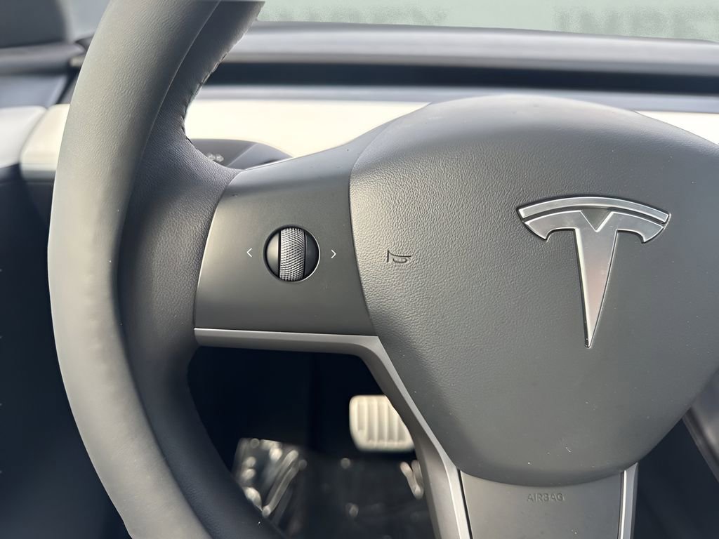 Used 2022 Tesla Model Y Performance image 16