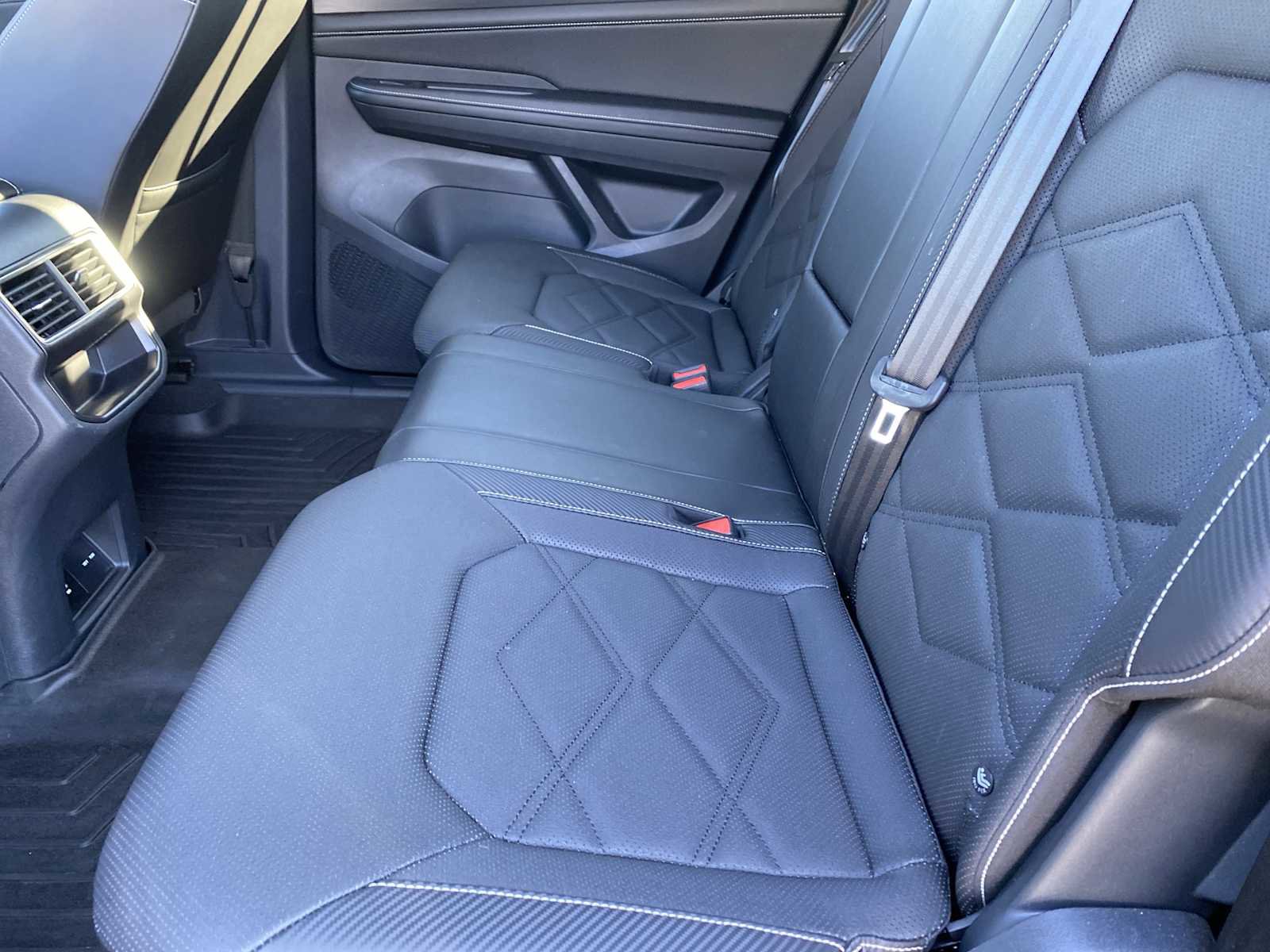 Used 2024 Volkswagen Atlas Cross Sport SE image 27