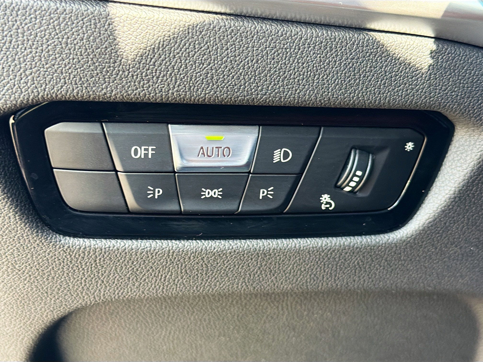 Used 2025 BMW 330i Sedan w/ Parking Assistance Package image 35