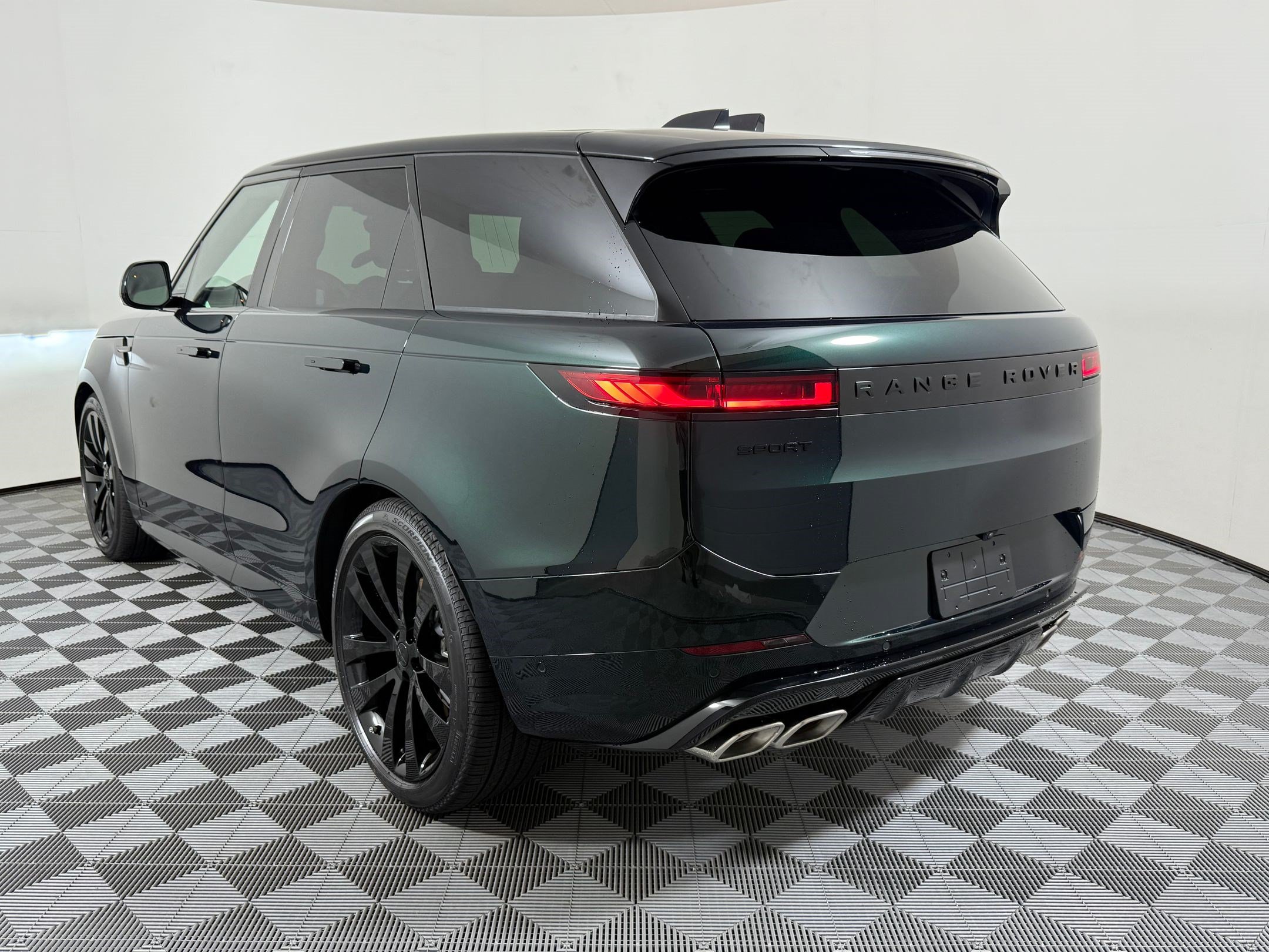 New 2026 Land Rover Range Rover Sport Dynamic SE AWD/4WD image 3