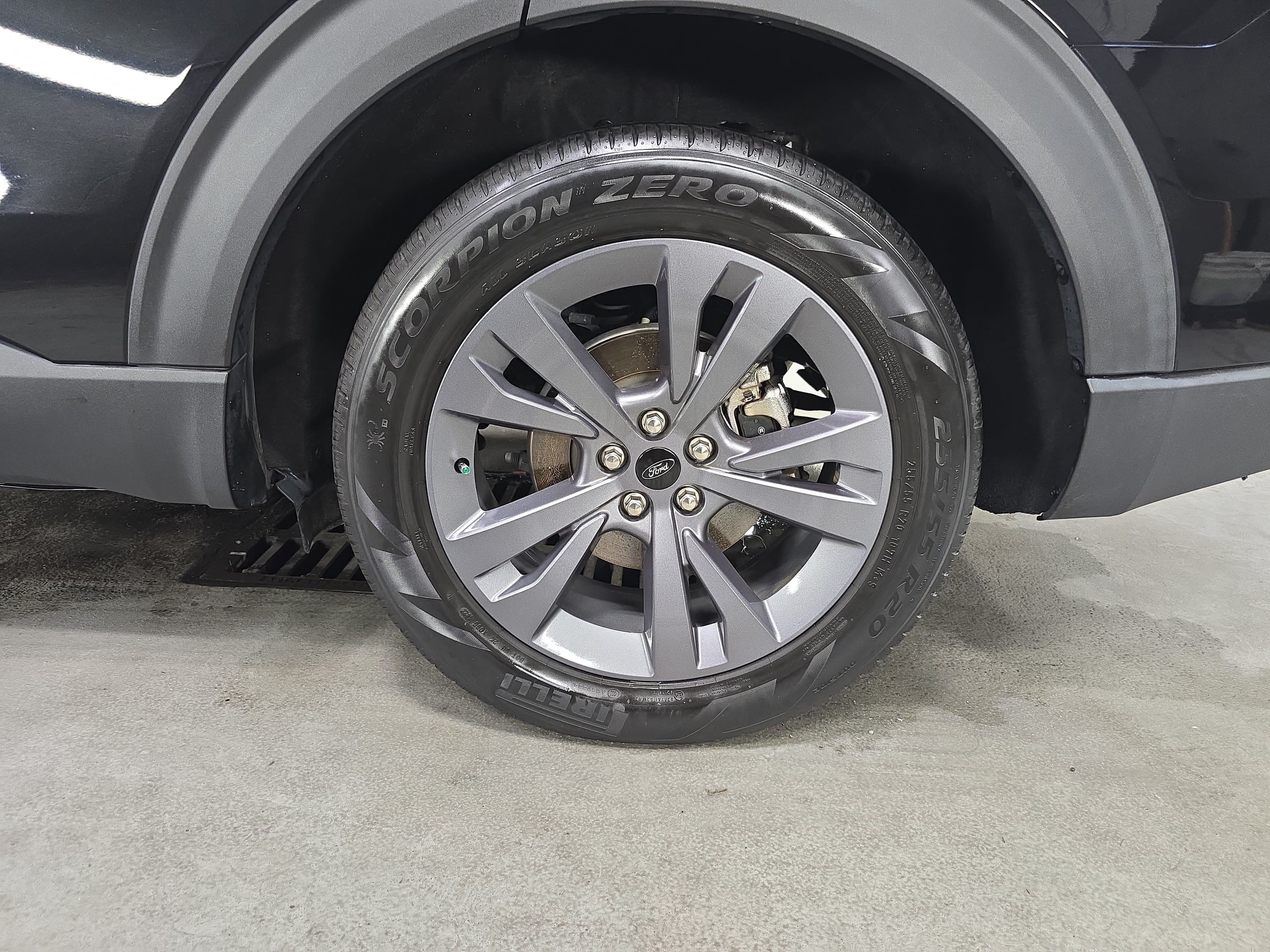 Used 2023 Ford Explorer XLT w/ Equipment Group 202A RWD image 33