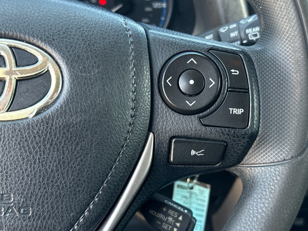 Used 2018 Toyota RAV4 LE FWD image 14