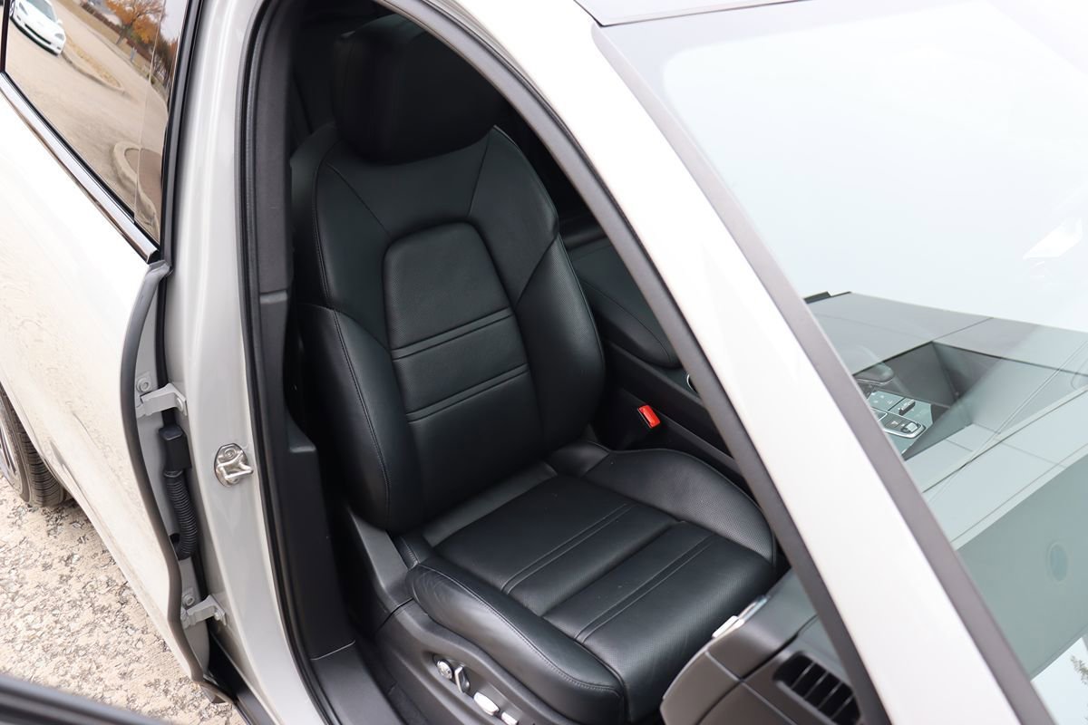 Used 2021 Porsche Cayenne Coupe image 38