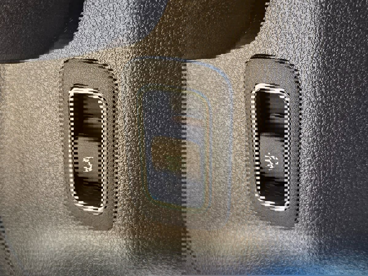 Used 2021 Mercedes-Benz GLA 250 w/ Premium Package image 30