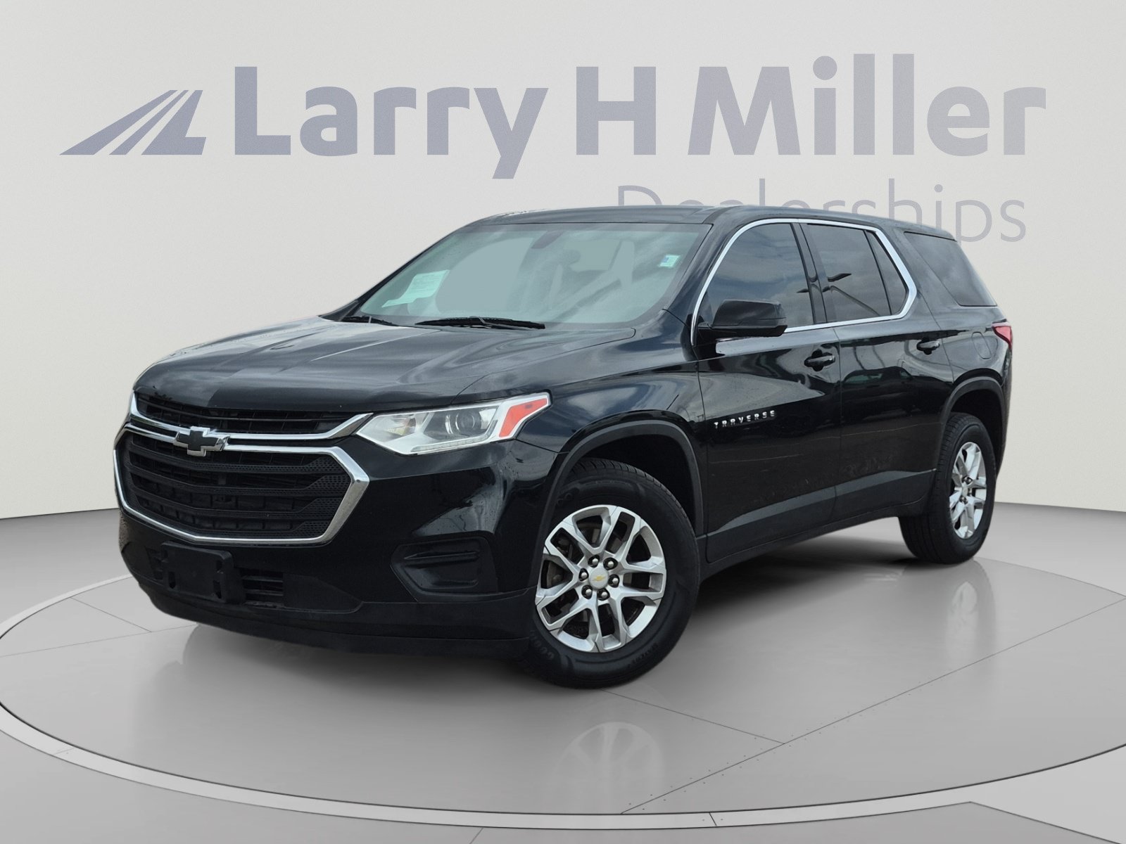 Used 2018 Chevrolet Traverse LS FWD image 1