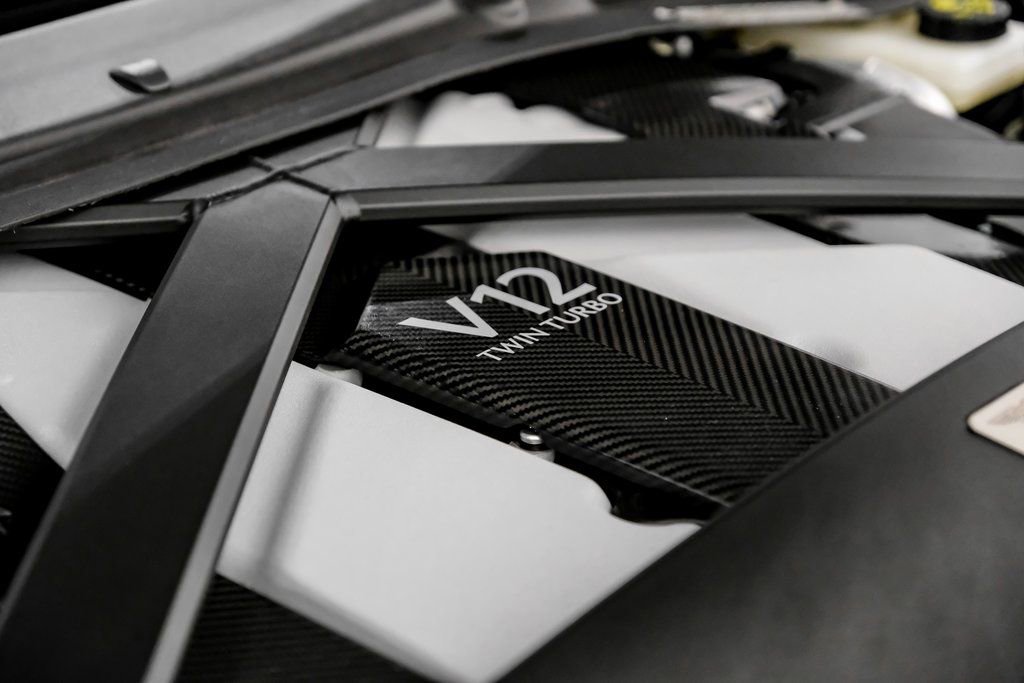 Used 2025 Aston Martin Vanquish RWD image 41
