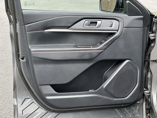 Used 2025 Ford Explorer ST-Line w/ ST-Line Street Pack AWD/4WD image 10