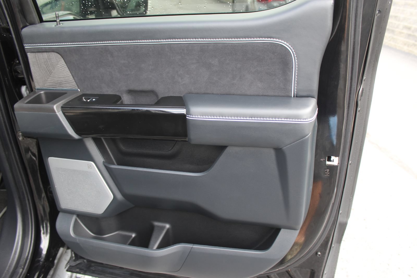 Used 2023 Ford F150 Lightning Platinum AWD/4WD image 18
