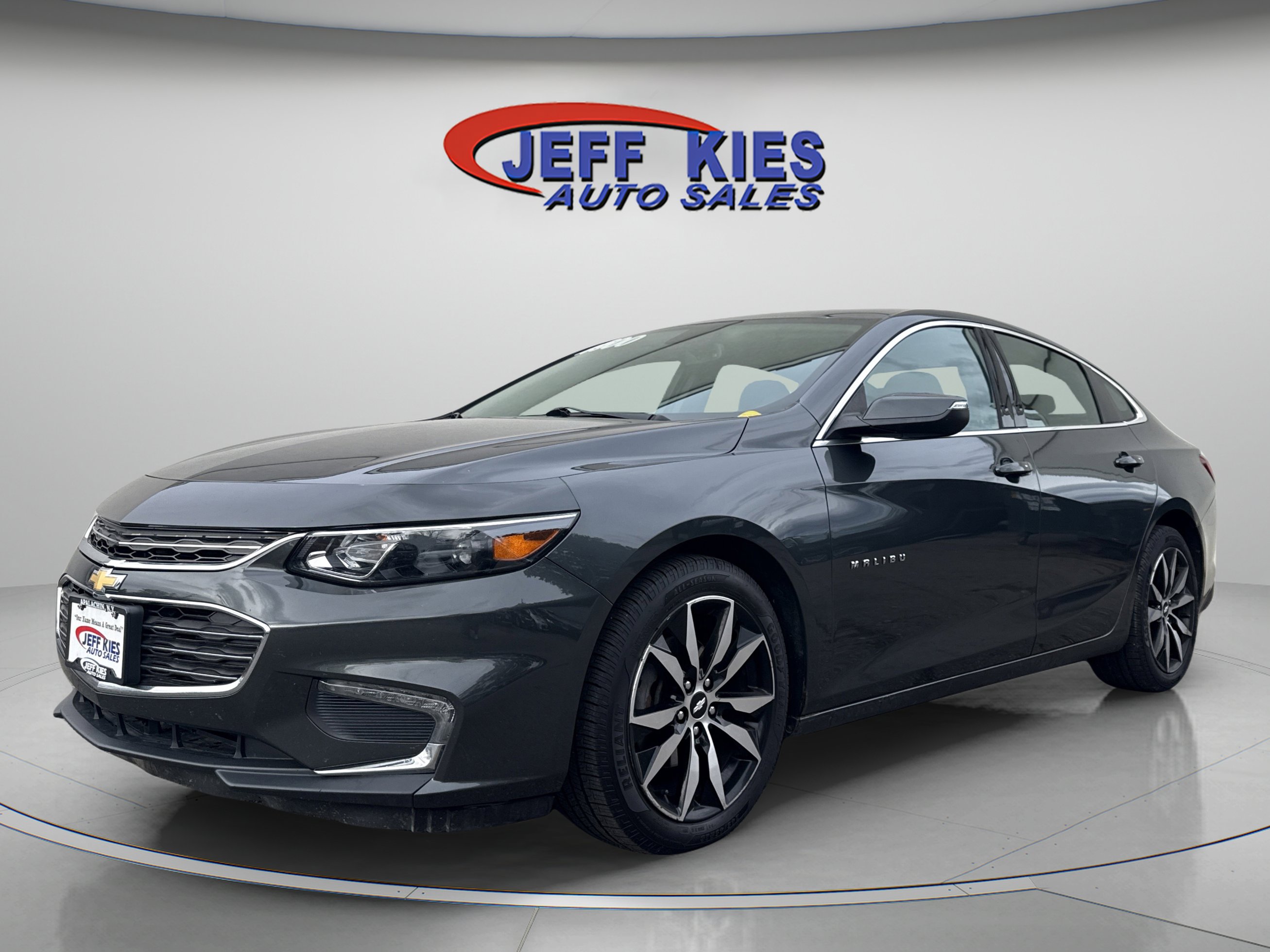 Used 2017 Chevrolet Malibu LT image 1