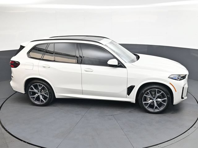 Used 2025 BMW X5 xDrive40i w/ M Sport Package AWD/4WD image 29