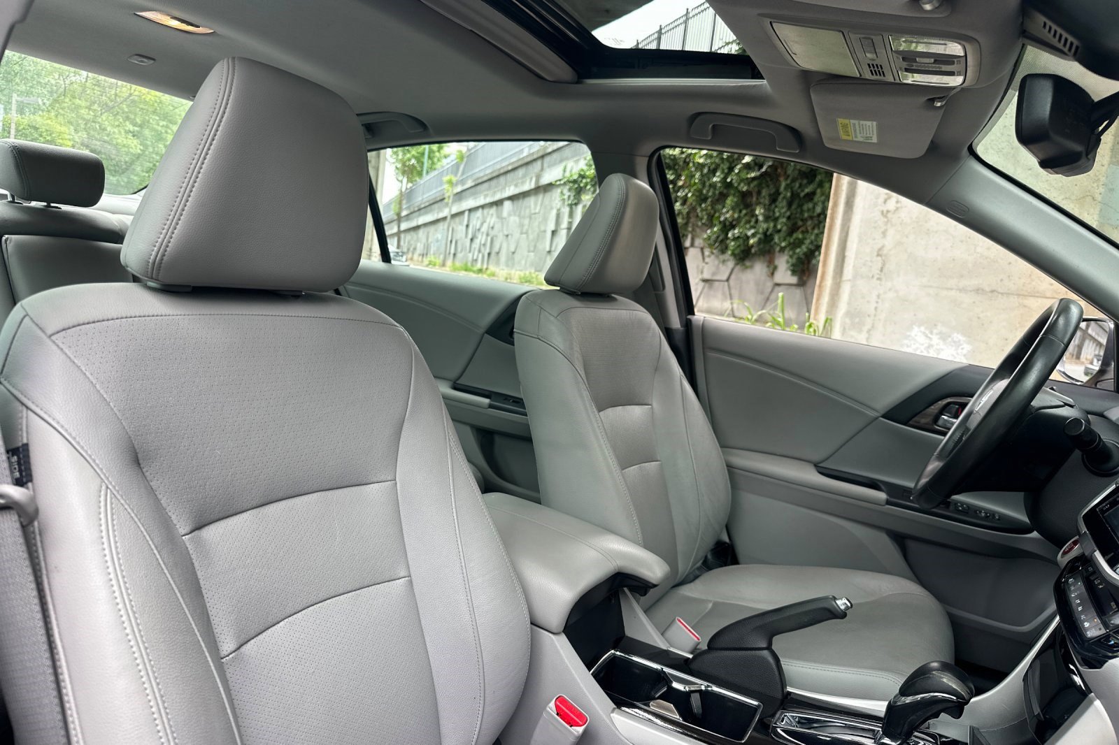 Used 2017 Honda Accord Touring image 32