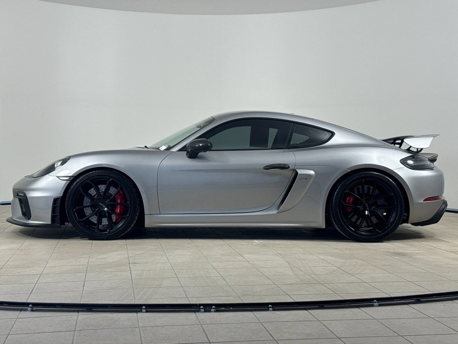Certified 2021 Porsche 718 Cayman GT4 RWD image 3