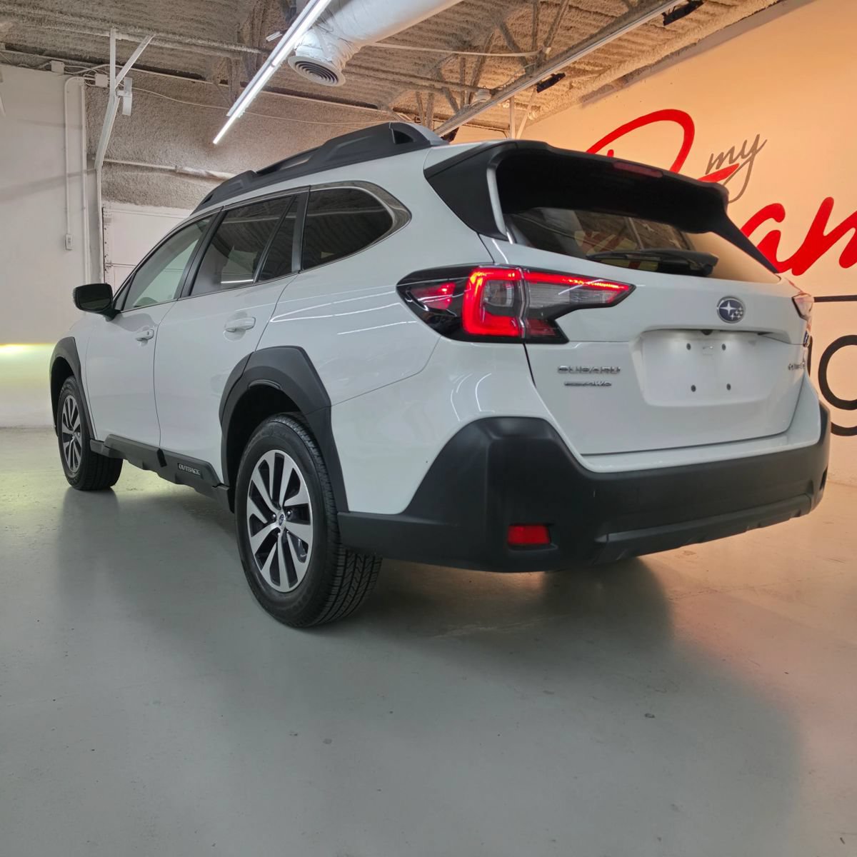 Used 2023 Subaru Outback Premium AWD/4WD image 4
