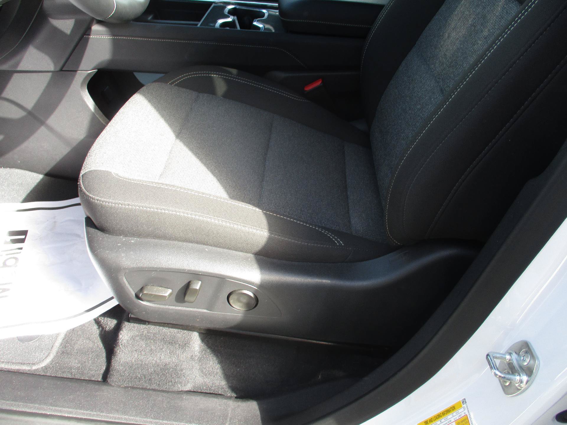 Used 2025 GMC Acadia Elevation FWD image 34