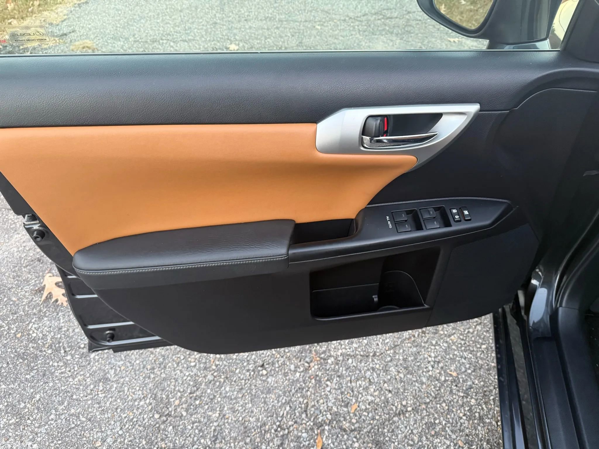 Used 2011 Lexus CT 200h image 16