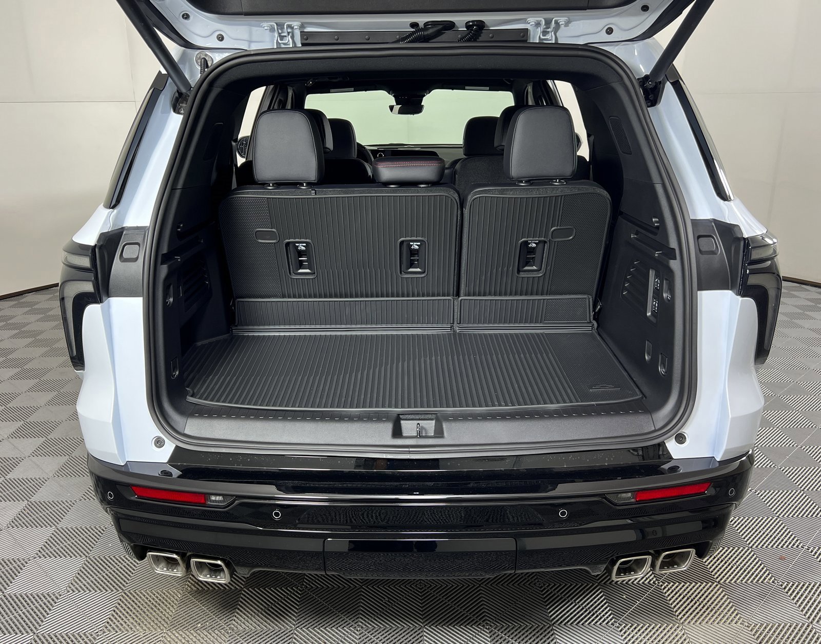 New 2026 Chevrolet Traverse RS w/ LPO, Floor Liner Package image 8