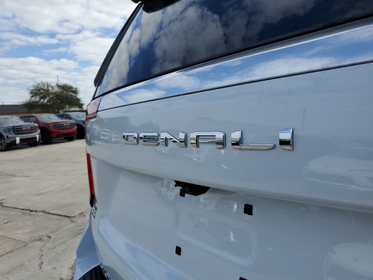 New 2026 GMC Yukon XL Denali w/ Sun & Power Step Package AWD/4WD image 9