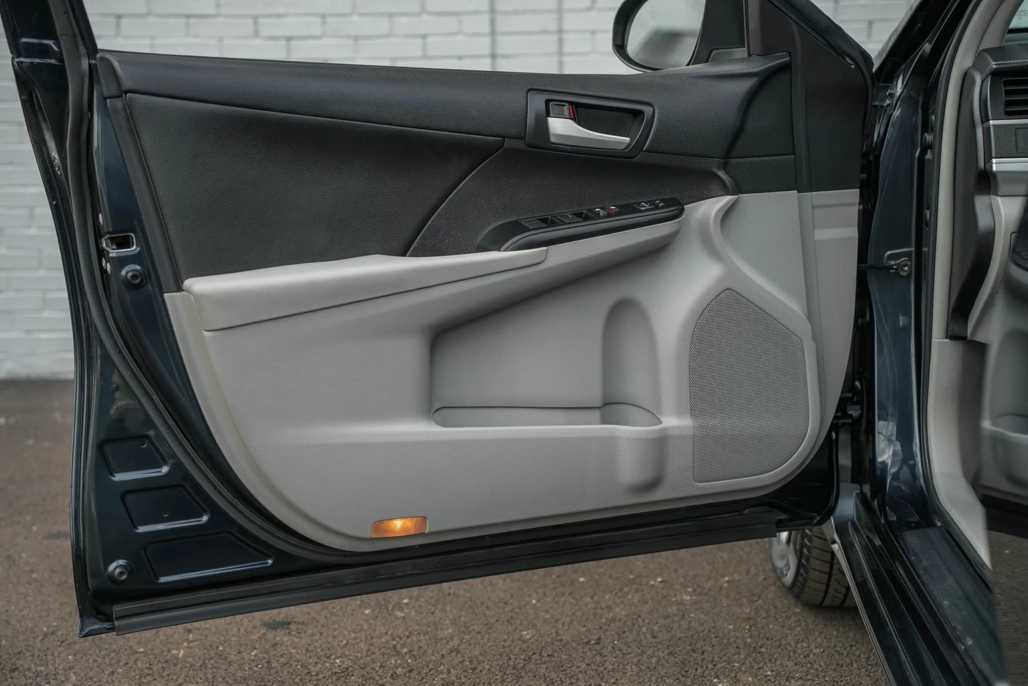 Used 2014 Toyota Camry LE FWD image 9