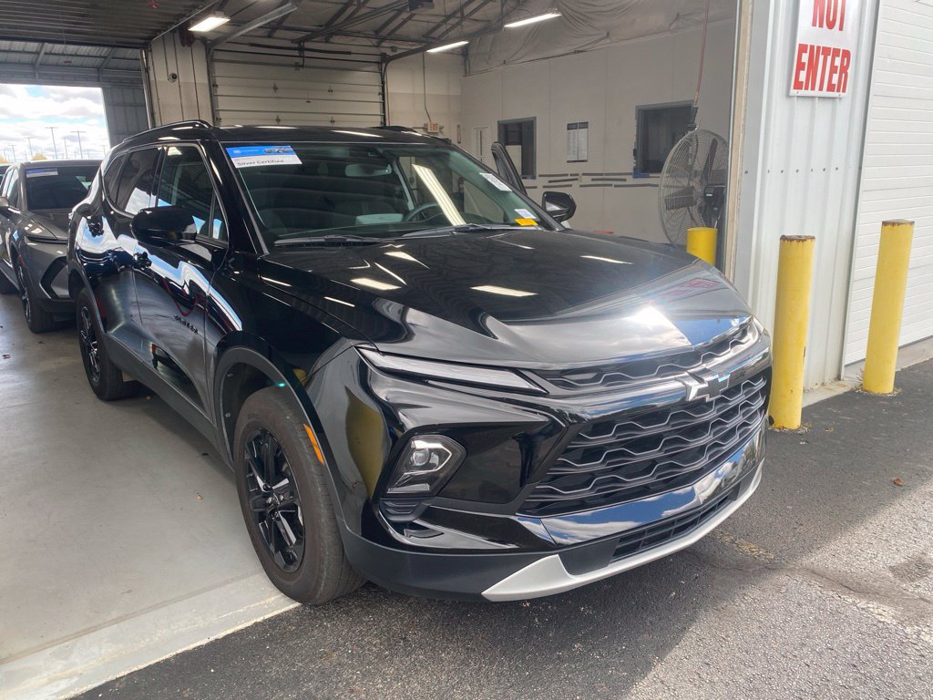 Used 2025 Chevrolet Blazer LT w/ Convenience Package FWD image 1