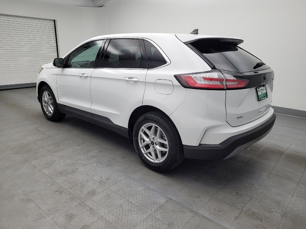 Used 2024 Ford Edge SEL image 3