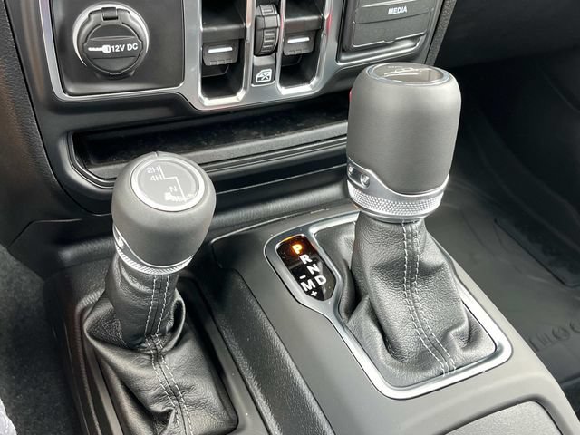 Used 2025 Jeep Gladiator Sport AWD/4WD image 19