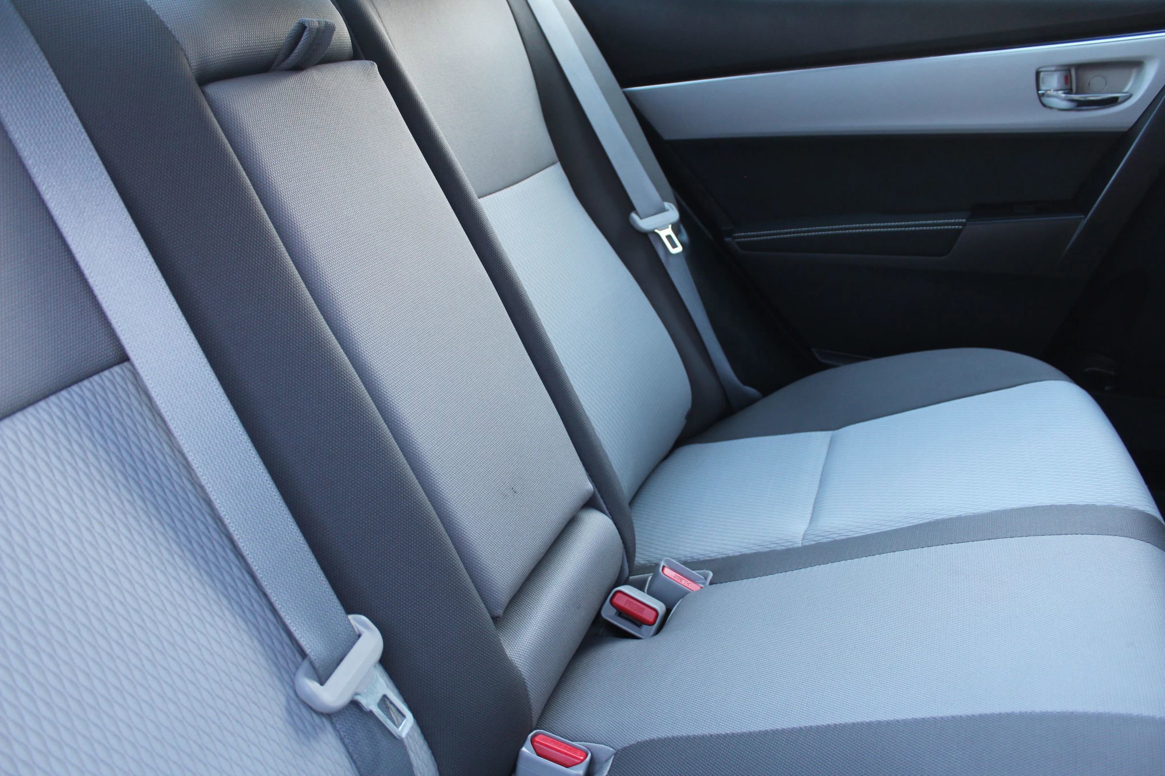 Used 2018 Toyota Corolla LE FWD image 15