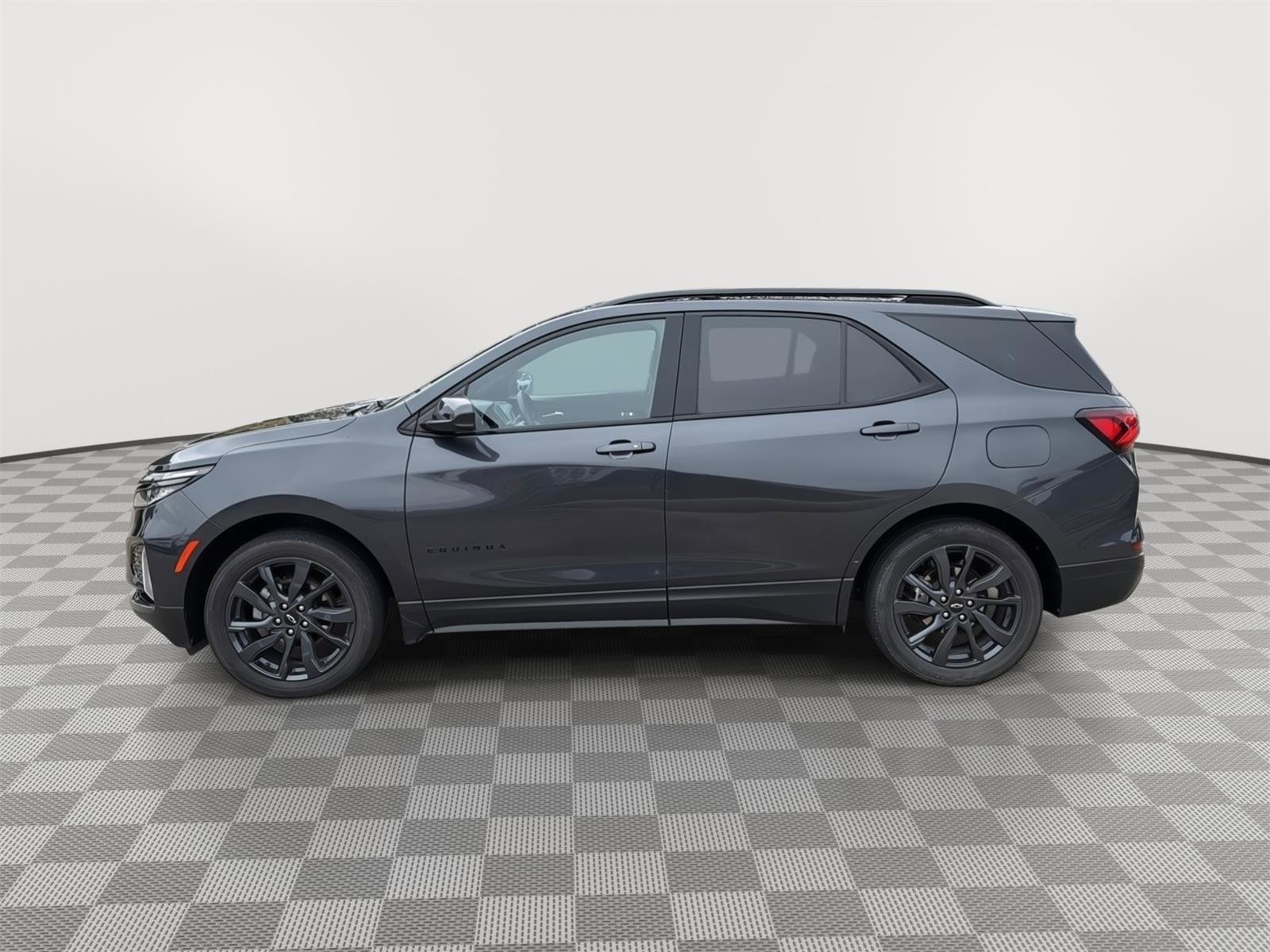 Used 2023 Chevrolet Equinox RS image 2