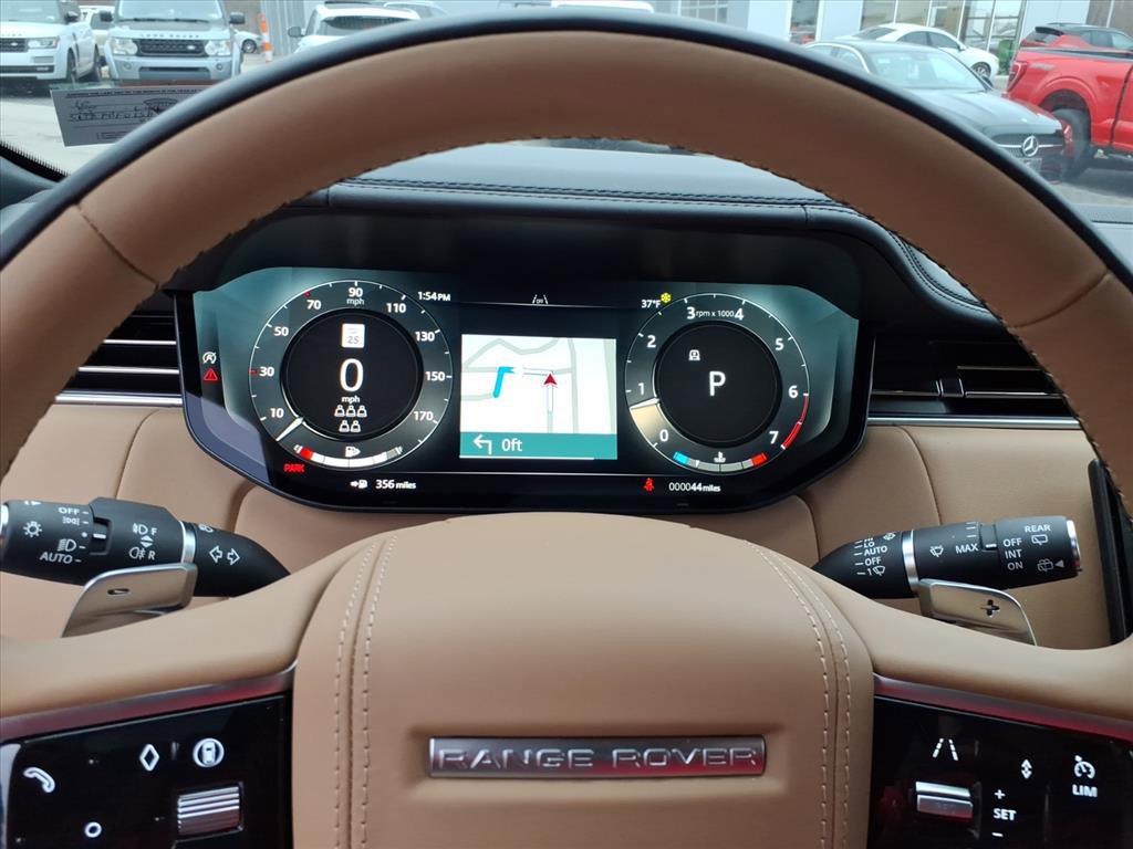 New 2025 Land Rover Range Rover Long Wheelbase SE image 17