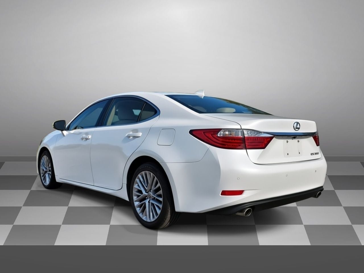 Used 2015 Lexus ES 350 w/ Luxury Package FWD image 4
