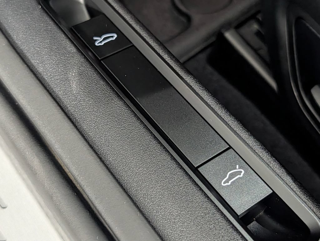 Certified 2025 Porsche 911 Carrera RWD image 29