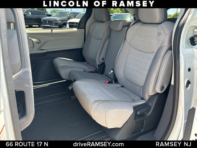 Used 2023 Toyota Sienna LE FWD image 20