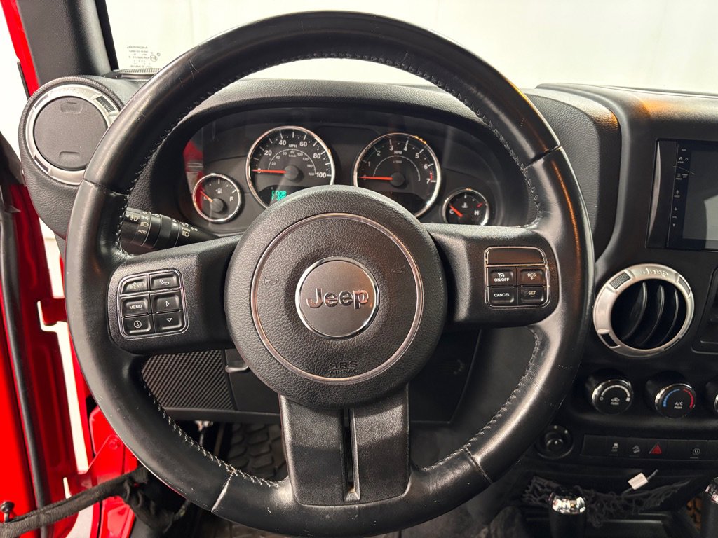 Used 2016 Jeep Wrangler Unlimited Sahara w/ Connectivity Group image 13