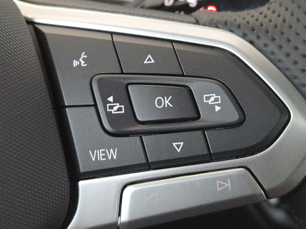 New 2026 Volkswagen Tiguan SE R-Line image 10