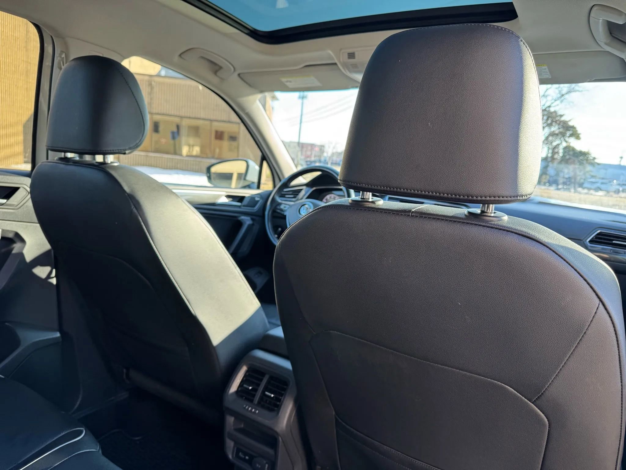 Used 2019 Volkswagen Tiguan SEL Premium w/ 3rd Row Seat Package image 34