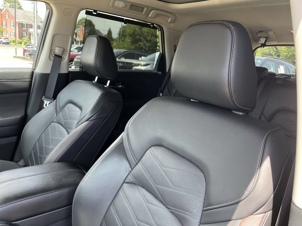 Used 2025 Nissan Pathfinder Platinum w/ Cargo Package FWD image 13