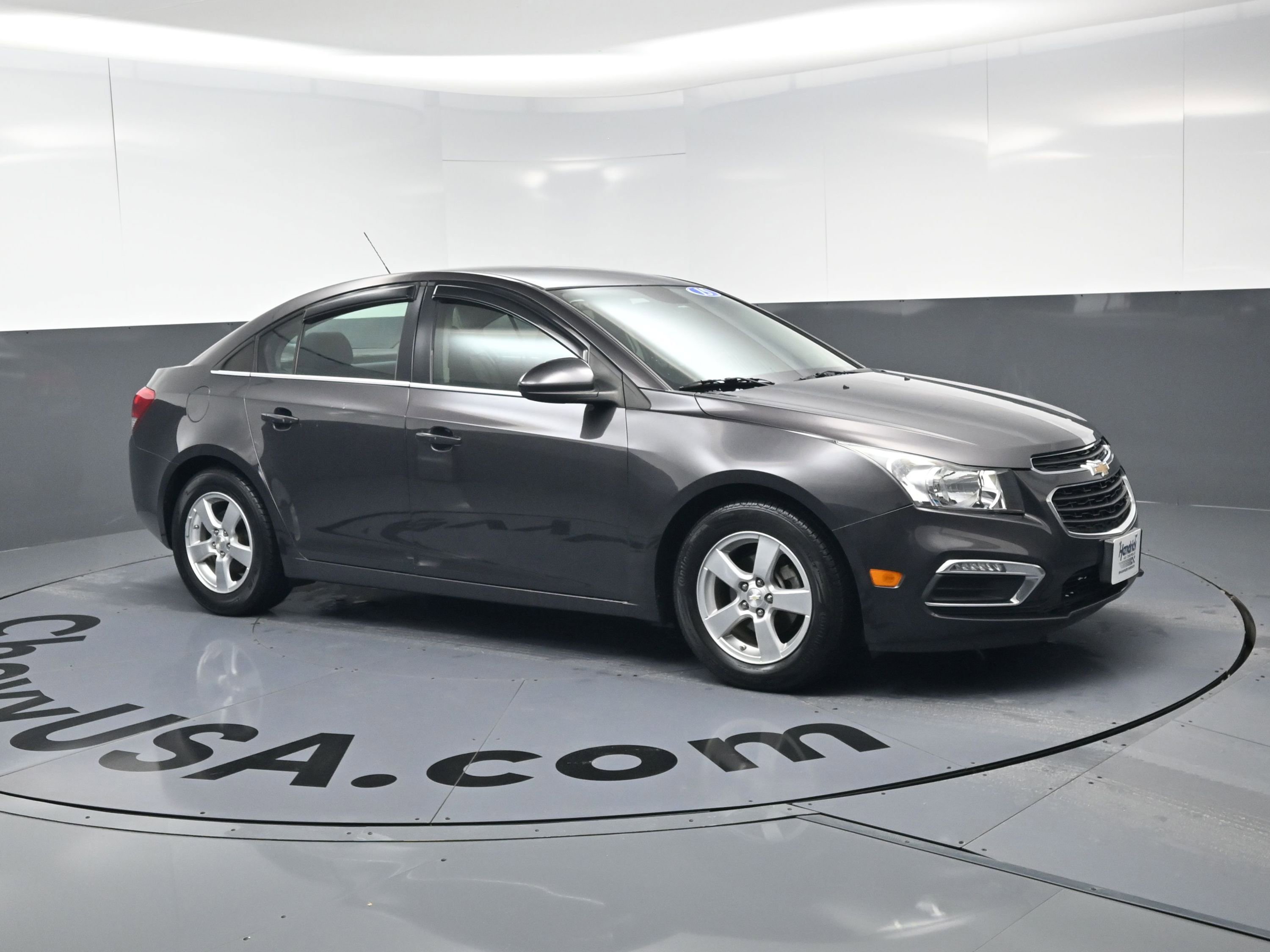 Used 2015 Chevrolet Cruze LT image 2