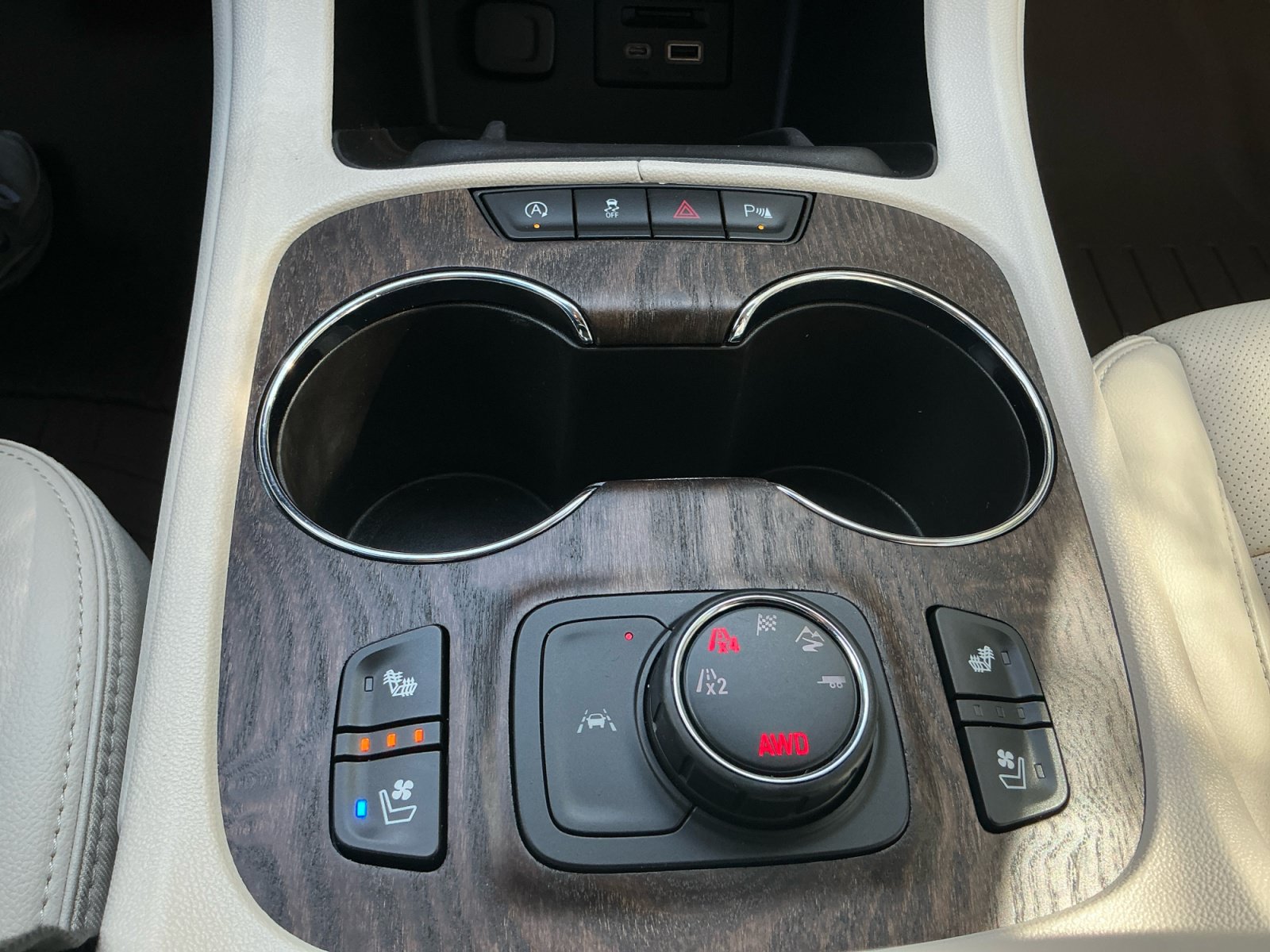 Used 2021 GMC Acadia Denali w/ Denali Ultimate Package AWD/4WD image 30