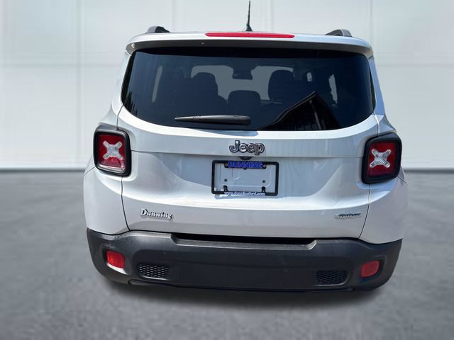 Used 2017 Jeep Renegade Latitude FWD image 3