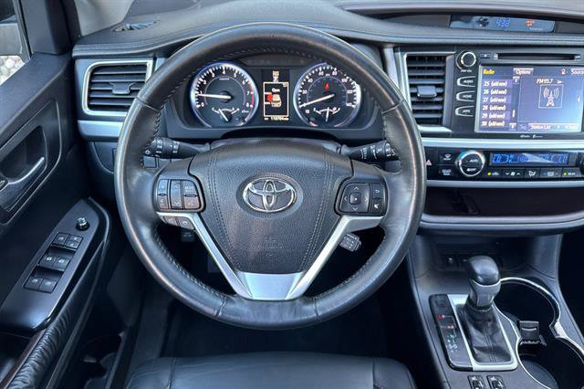 Used 2015 Toyota Highlander XLE FWD image 15