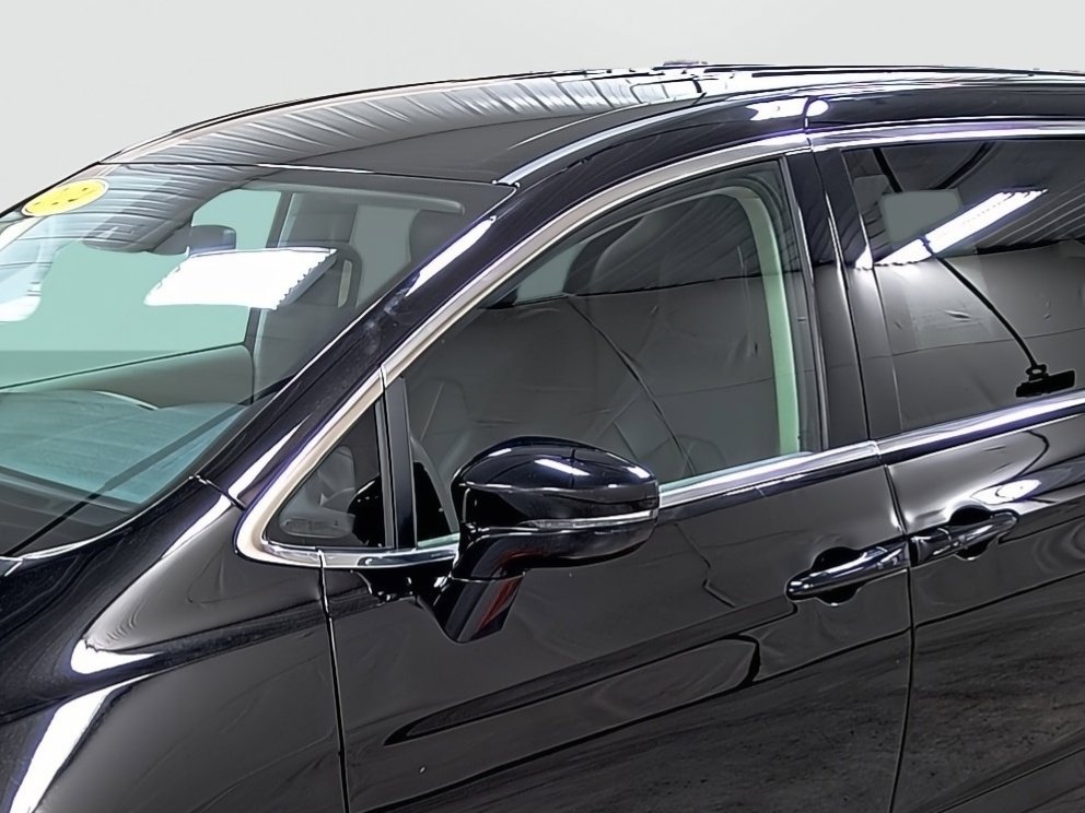 Used 2024 Chrysler Pacifica Touring-L image 8