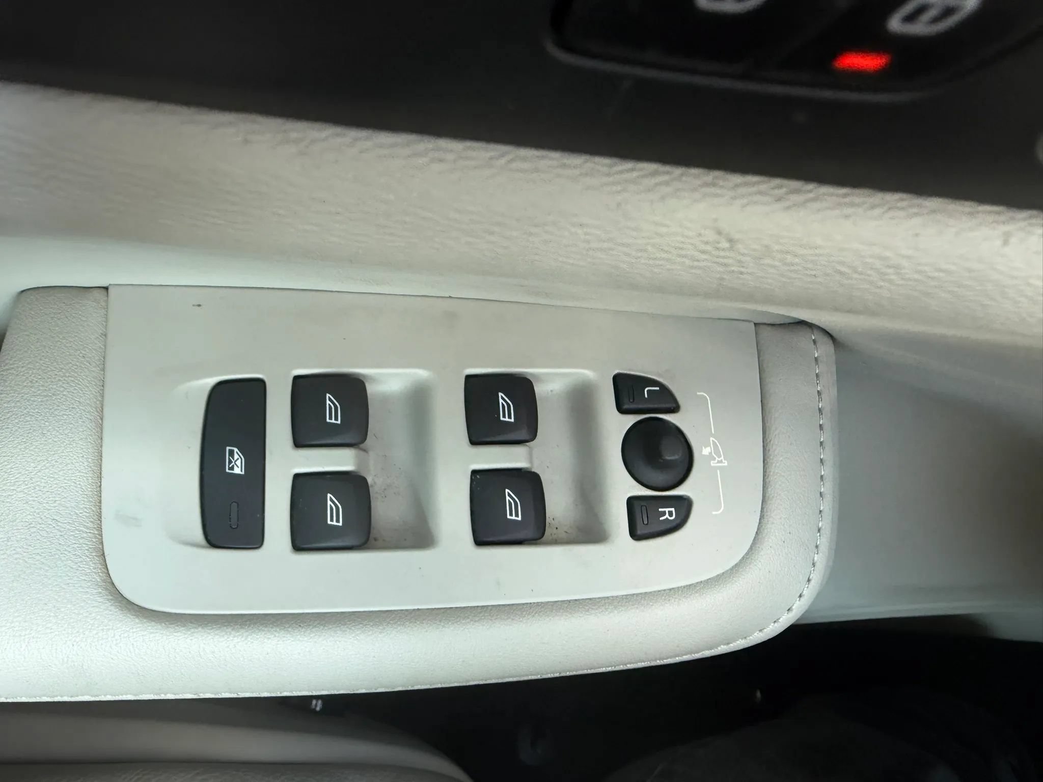 Used 2023 Volvo S60 B5 Plus AWD/4WD image 21