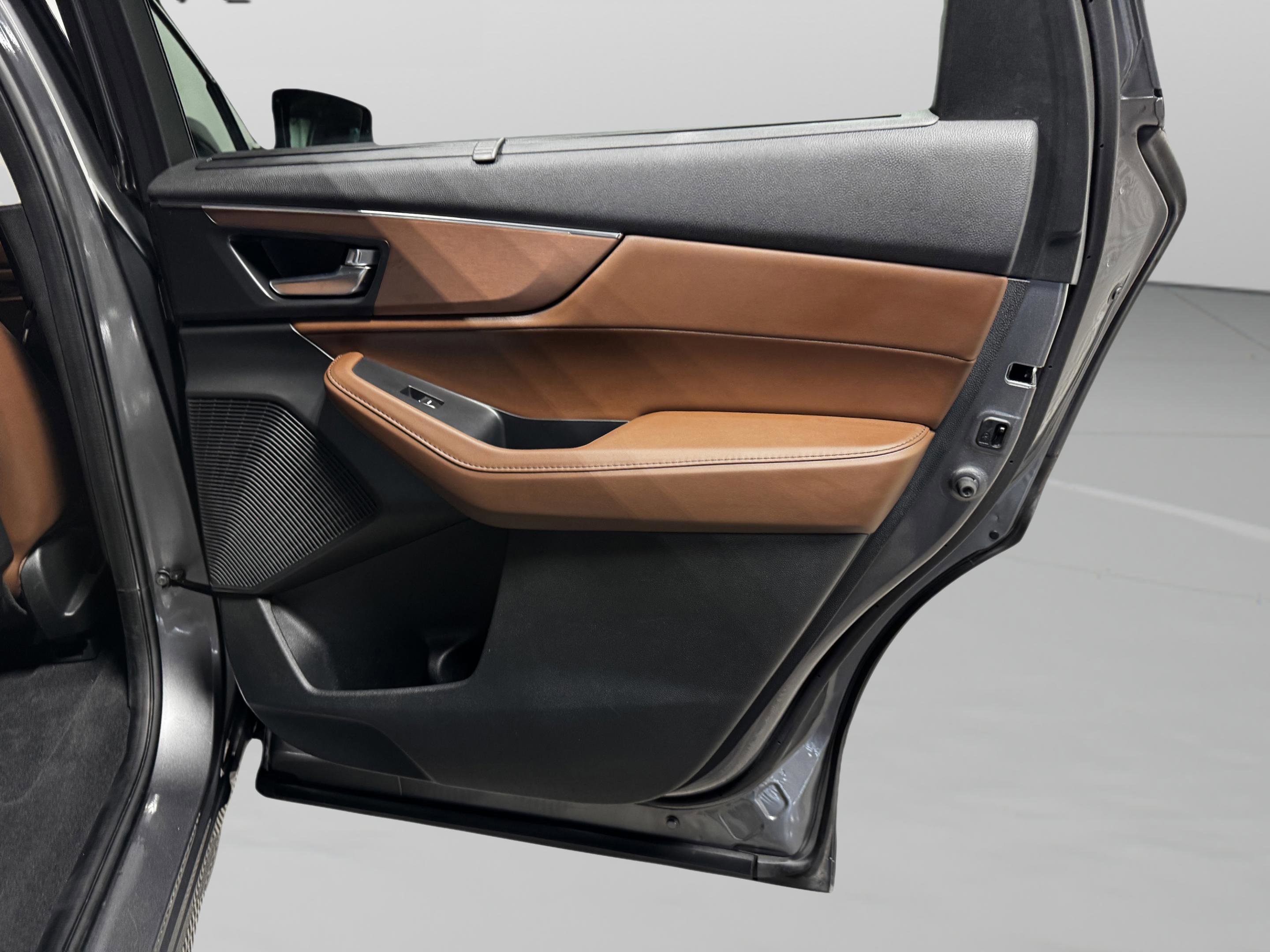 Certified 2023 Acura MDX FWD w/ Technology Package image 41